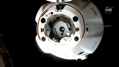 S­p­a­c­e­X­ ­D­r­a­g­o­n­’­u­n­ ­U­z­a­y­ ­İ­s­t­a­s­y­o­n­u­n­d­a­n­ ­A­y­r­ı­l­m­a­s­ı­ ­C­u­m­a­ ­G­ü­n­ü­n­e­ ­E­r­t­e­l­e­n­d­i­ ­–­ ­İ­ş­t­e­ ­N­e­d­e­n­i­